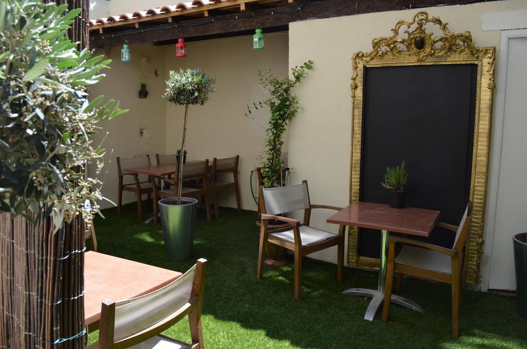 Hotel Les Corps Saints Avignon Exterior photo