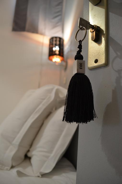 Hotel Les Corps Saints Avignon Room photo
