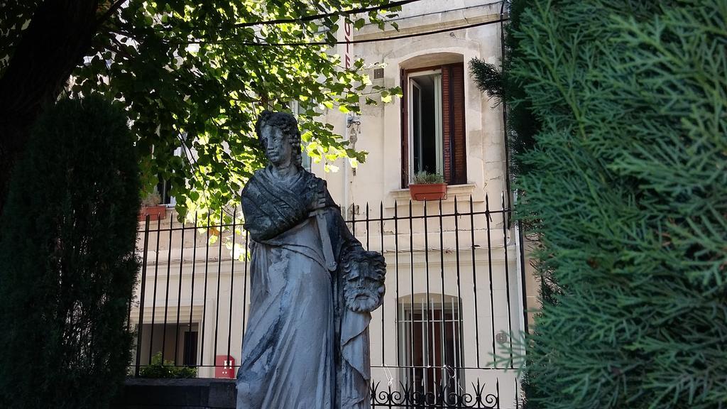 Hotel Les Corps Saints Avignon Exterior photo