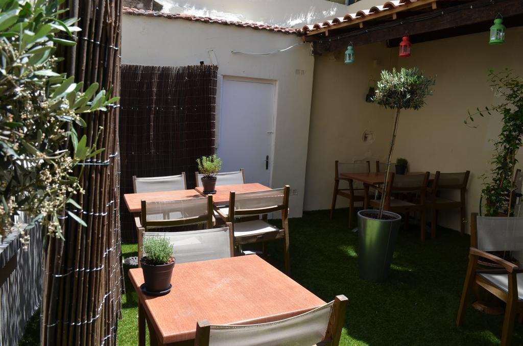 Hotel Les Corps Saints Avignon Exterior photo