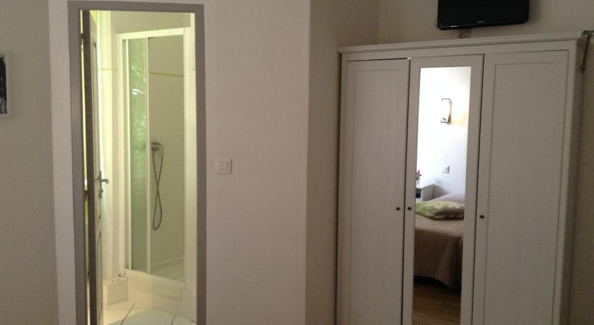 Hotel Les Corps Saints Avignon Room photo