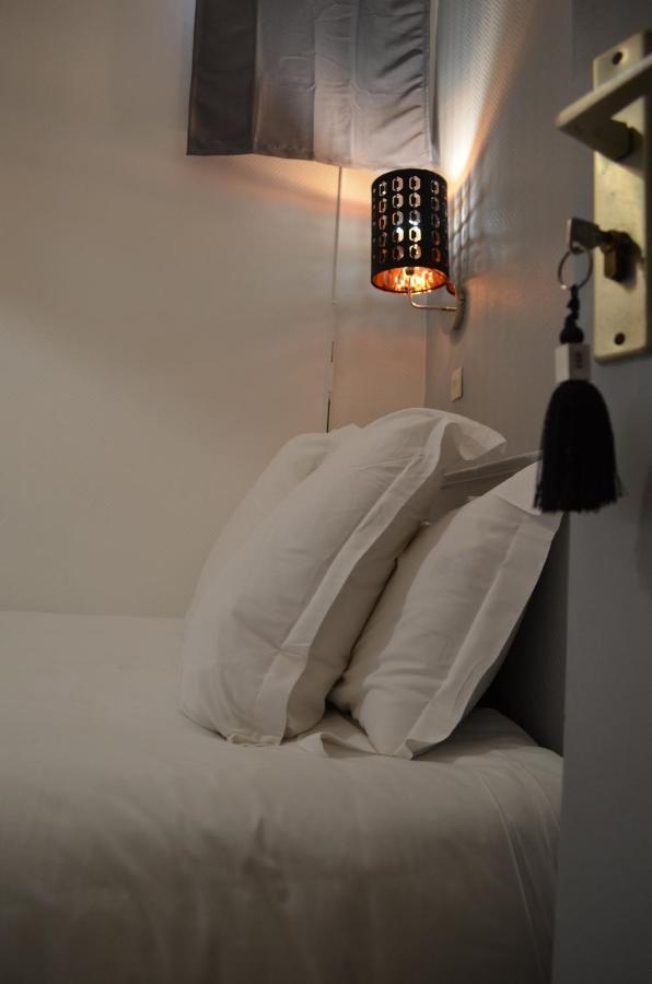 Hotel Les Corps Saints Avignon Room photo
